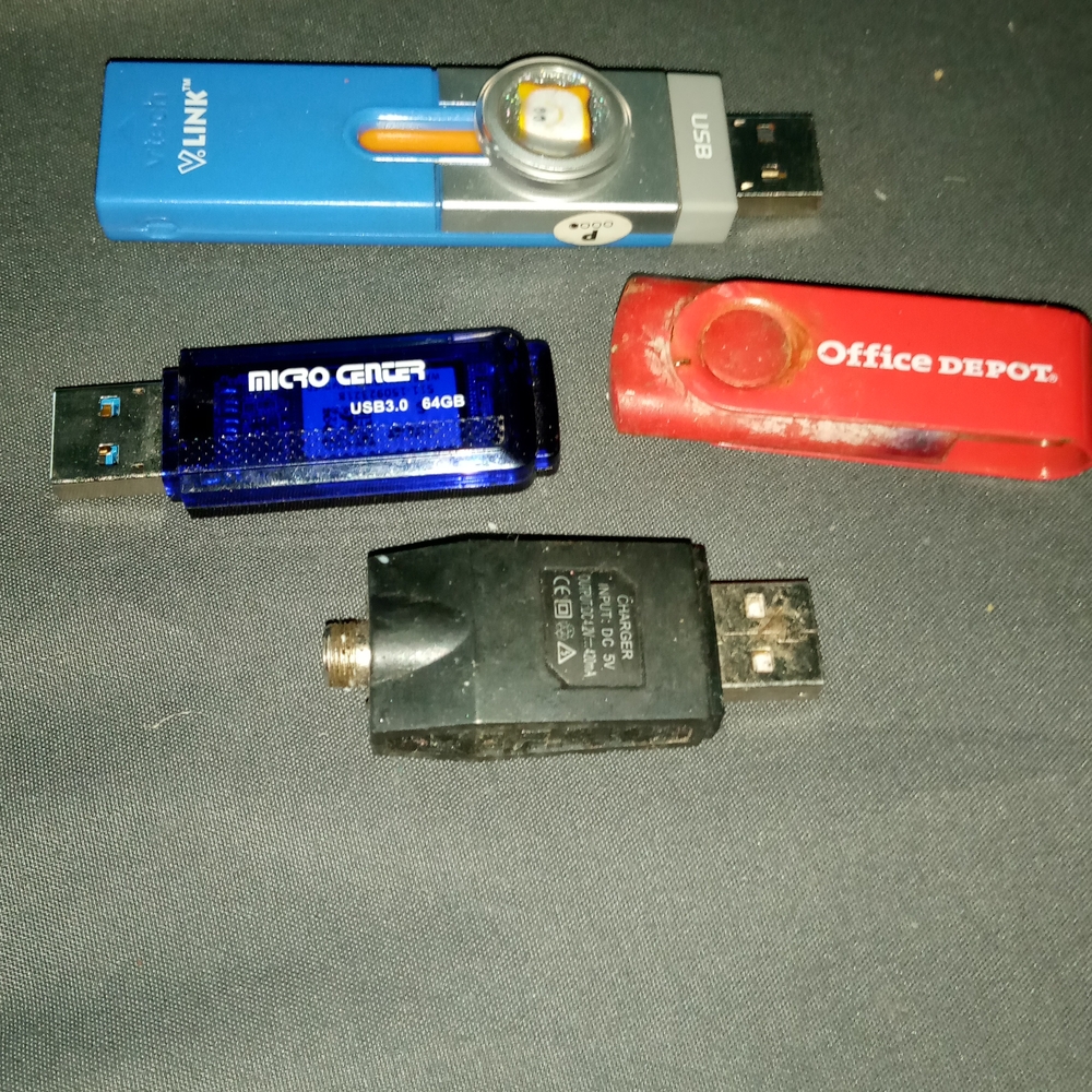 Link Blue USB Hub with Silver Accents